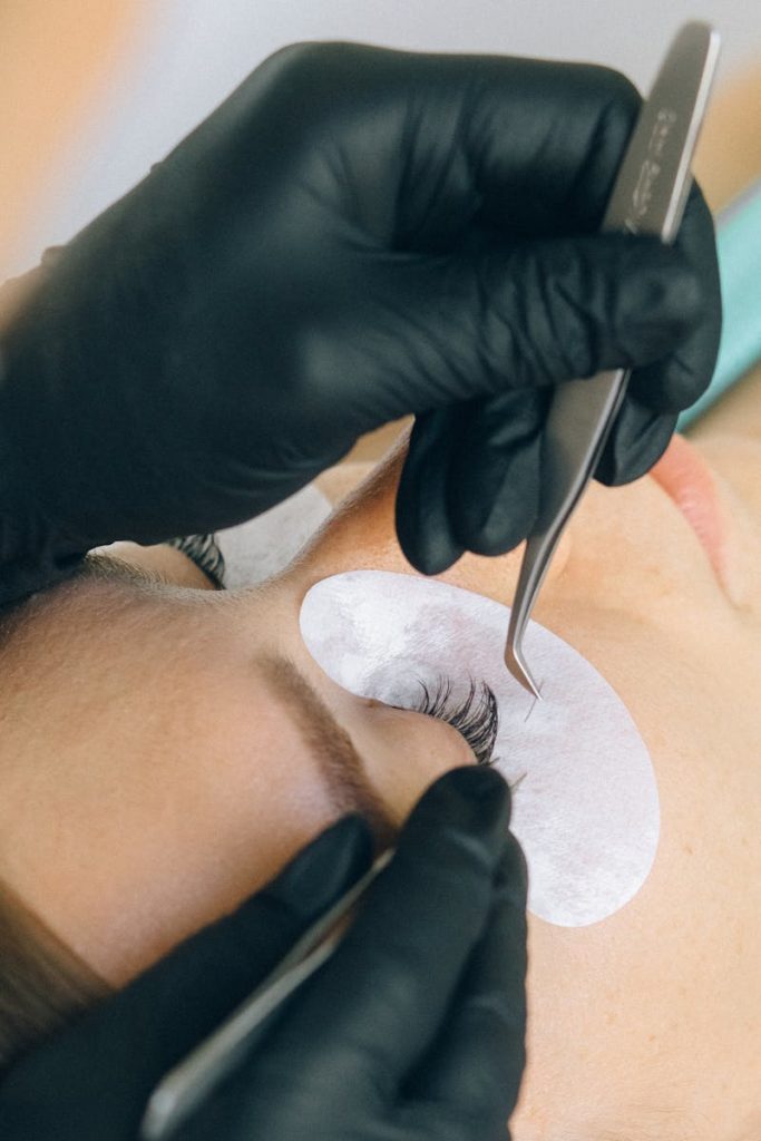 pose d'extensions de cils effet mascara